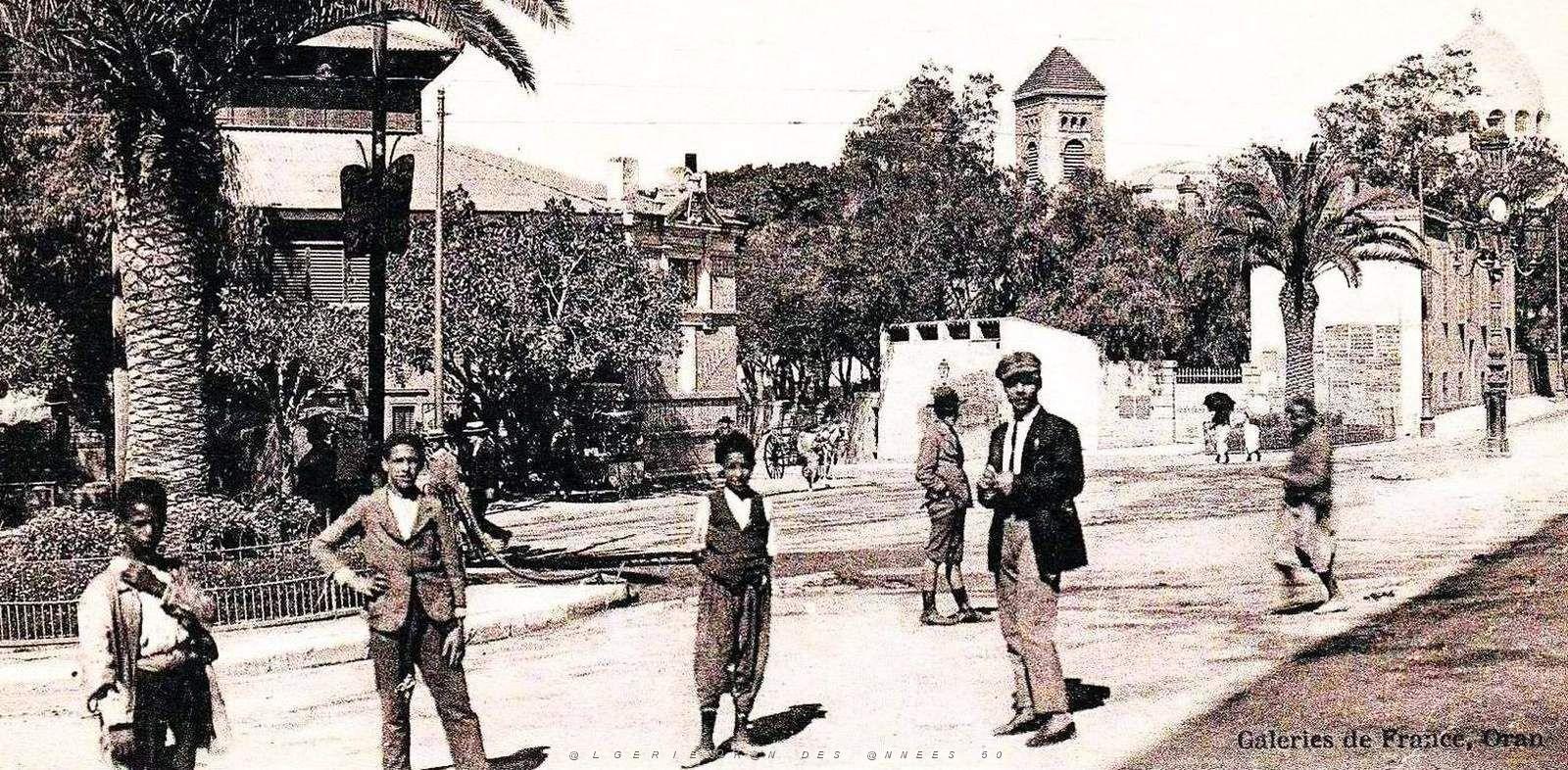1709- Oran - Carrefour Karguentah2.jpg